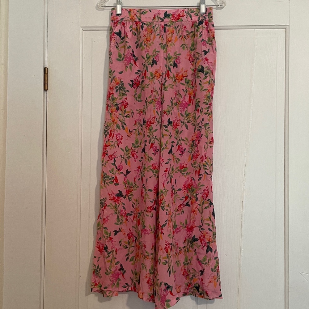 New TAJ by Sabrina Floral Wide Leg Crop Pants size Small